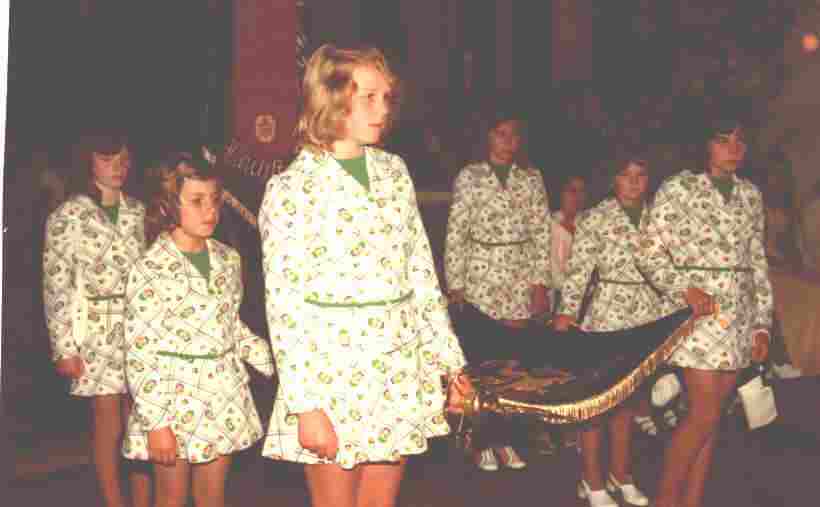 images/Willkommen/Bereich_Verein/chronik/1975fahn.jpg#joomlaImage://local-images/Willkommen/Bereich_Verein/chronik/1975fahn.jpg?width=820&height=507
